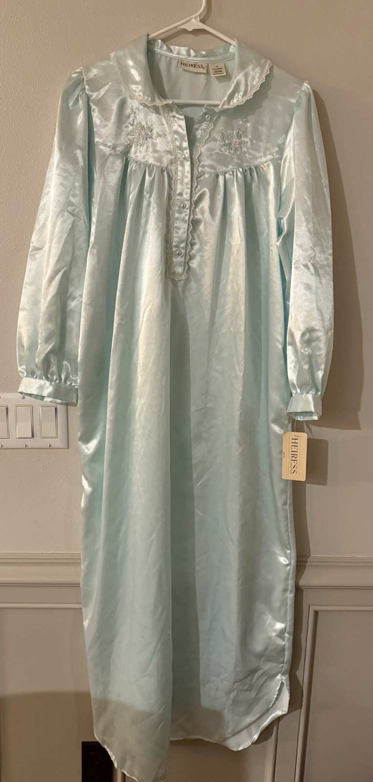 NWT Small silky Polyester/cotton nightgown by Heiress pale mint green