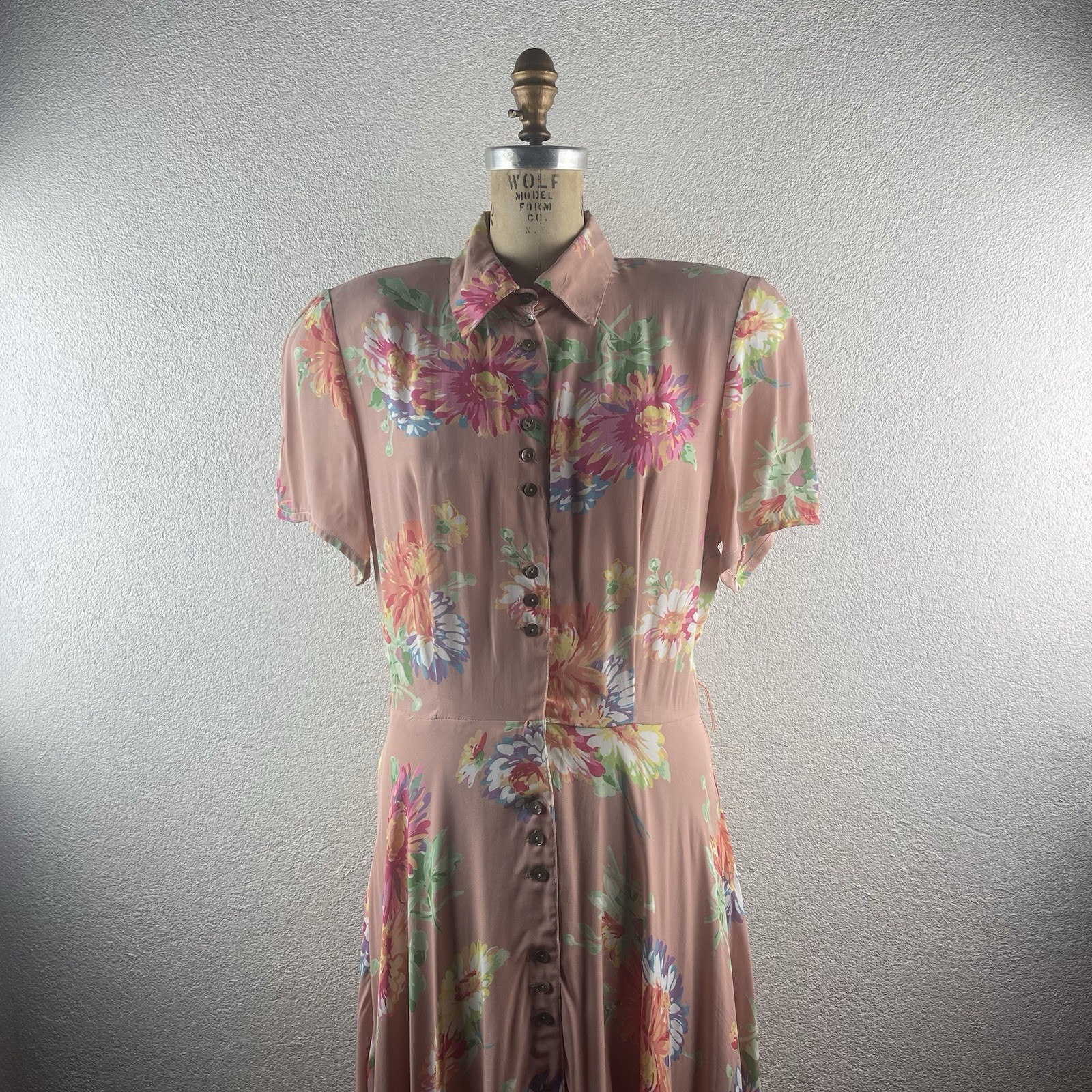 Vintage l 90s L Retro 40s Zelda Feminine Floral Rayon Mother Pearl Buttons Dress