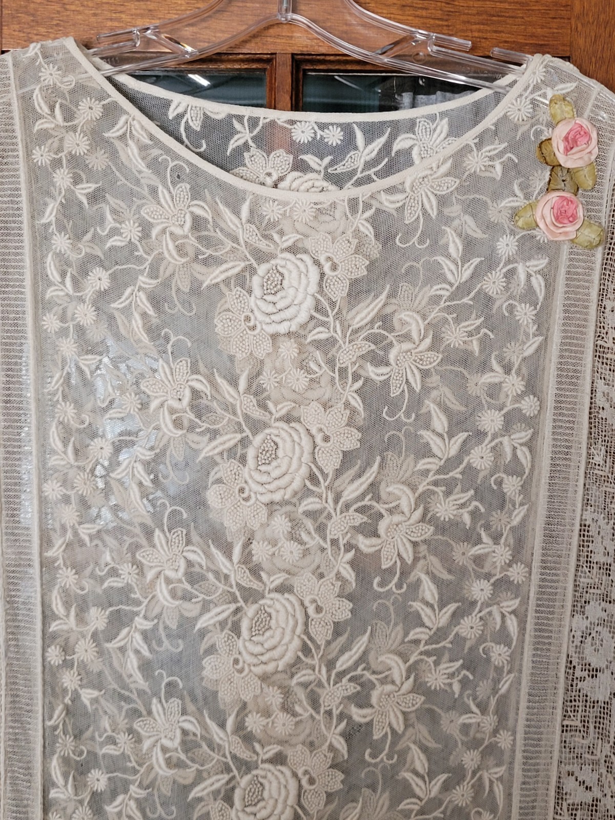 ANTIQUE 1920’S EMBROIDERED NET LACE DRESS FILET LACE & RIBBON ROSES BULLOCKS