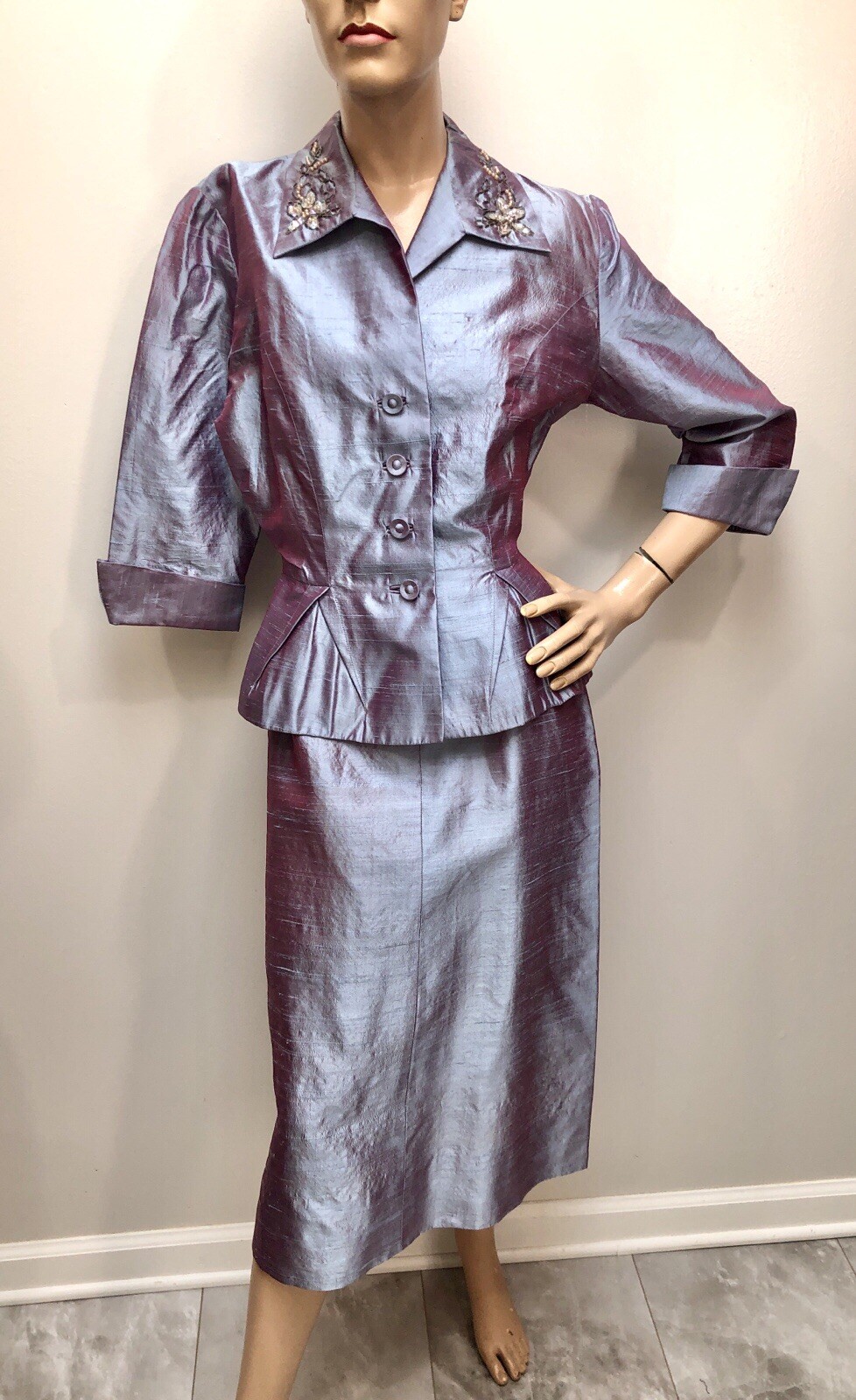 VTG 1950s „NEW LOOK” R&K Original IRIDESCENT LILAC SHARKSKIN Peplum Beaded SUIT
