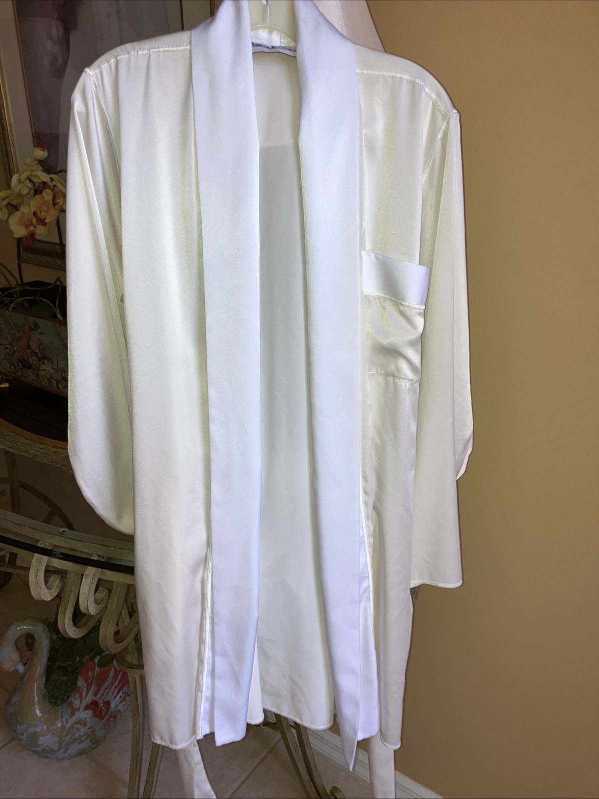 Fernando Sanchez Robe Short Cream/ White Trim Pockets. Belt Med
