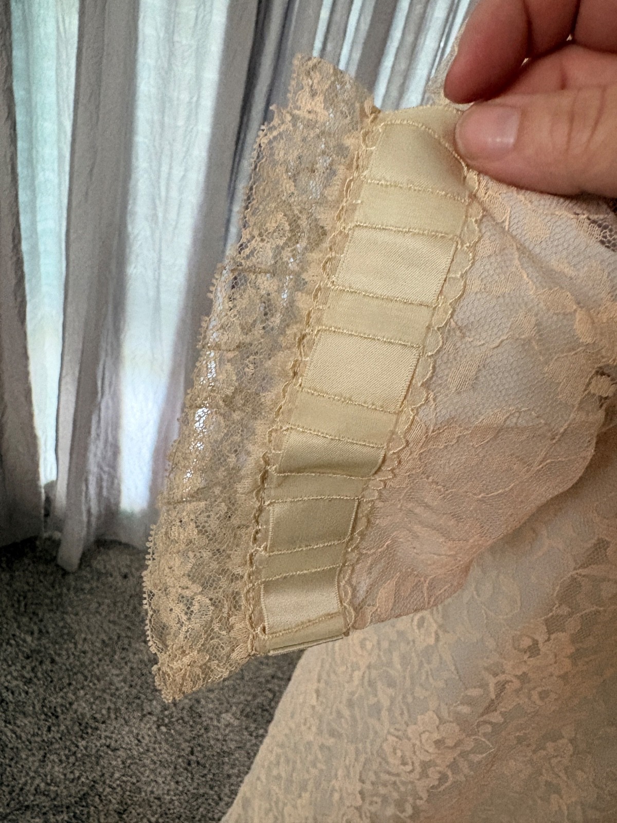 Keyloun Dressing Gown, Old Hollywood Robe, 50’s to 60’s Vintage Lace Robe Medium