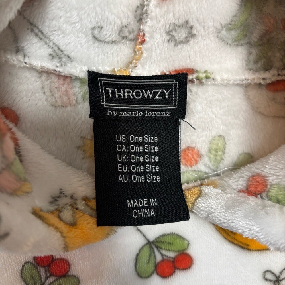 Throwzy Marlo Lorenz Poncho Retro Hippie Holiday Oversized Christmas Hooded OS