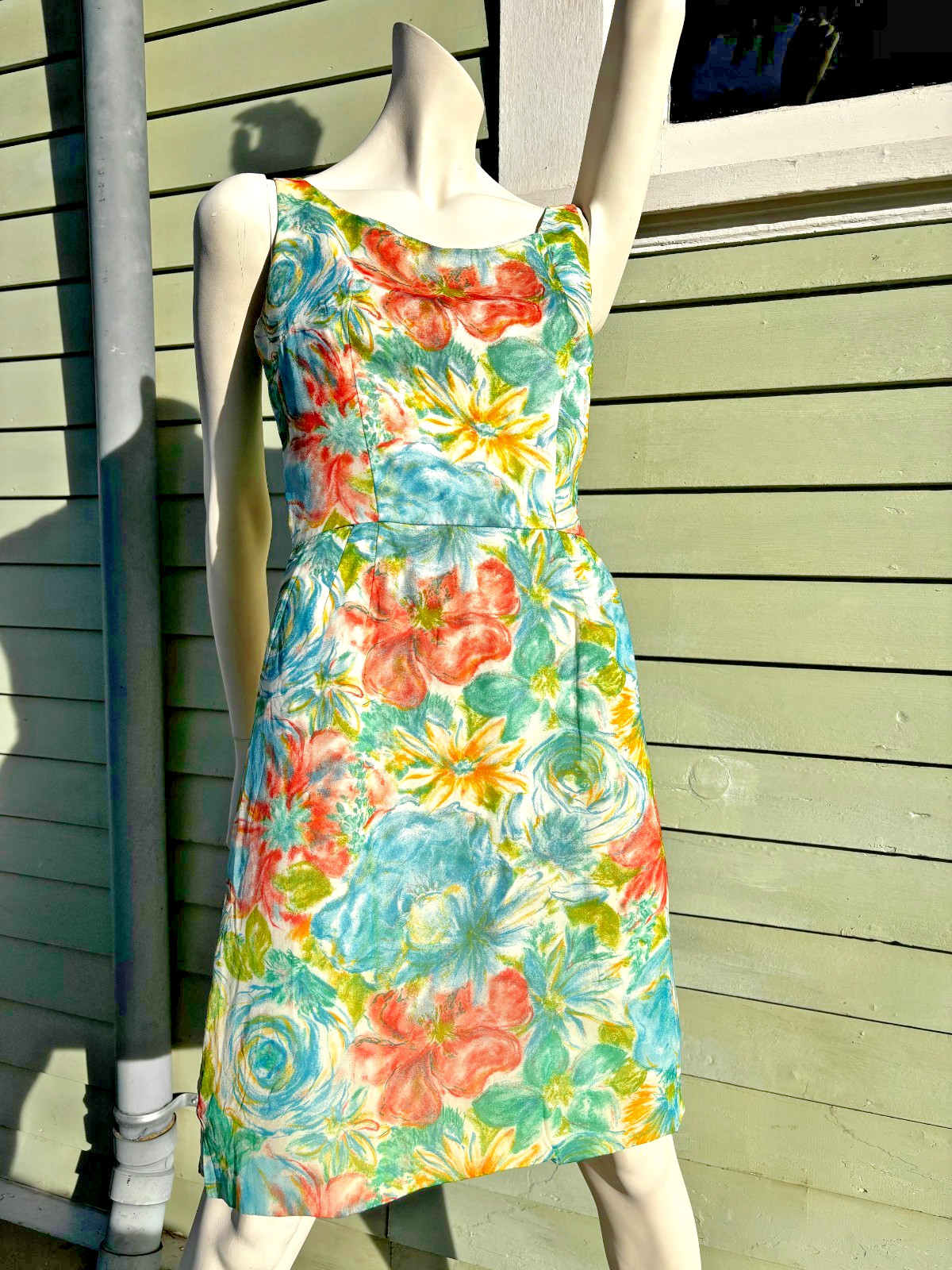 1950/60’s Sleeveless Boat Neck Floral Sun Dress Zip Up Back Big Bright Flowers