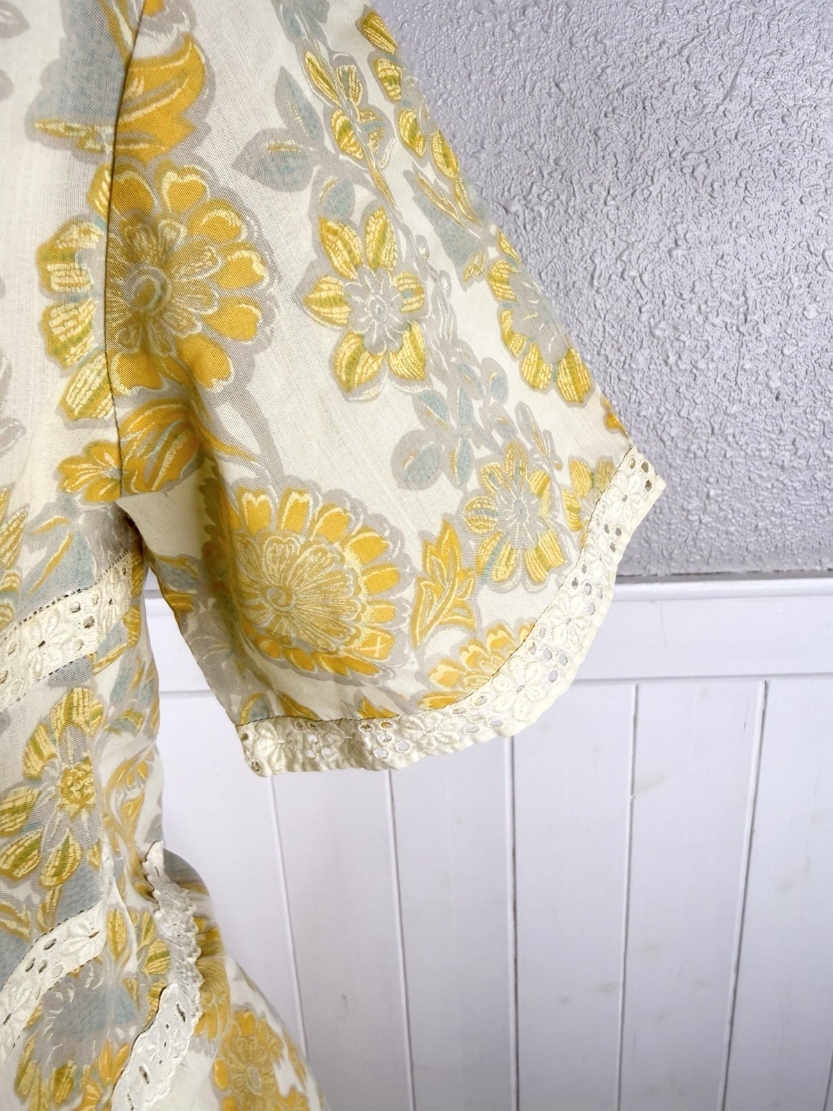 Vintage 70s Yellow Retro Floral Handmade House Dress Housewife Lace Trim