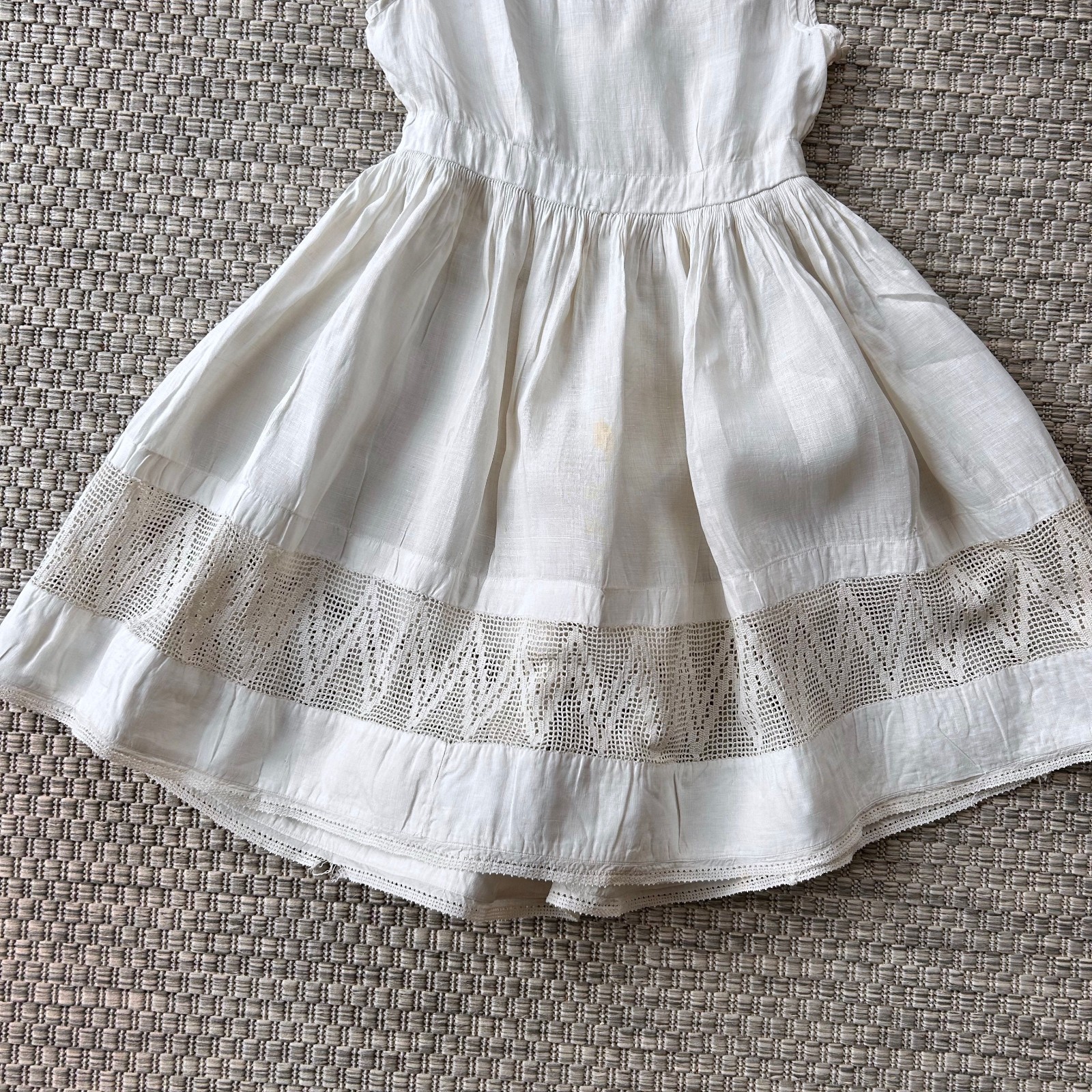 Antique 1890s 1900s Edwardian Girls Linen Dress Crochet Lace Trim 25 Bust