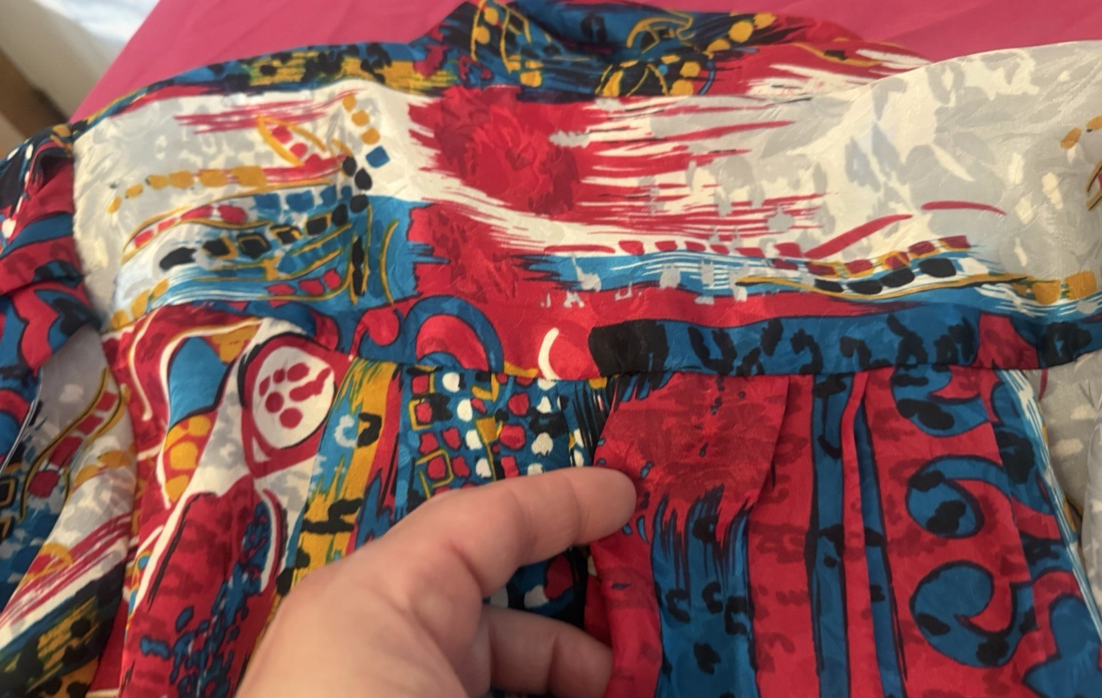 This Beautiful Da-Rue Vintage 80s Blouse Multi Colored Size 12/14 bow at neck