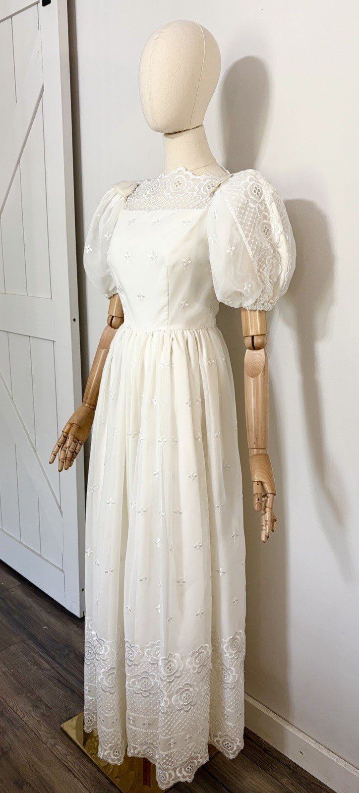 VTG 60s 70s Alyce Design’s Size 8 White Embroidered Long Dress Wedding Formal