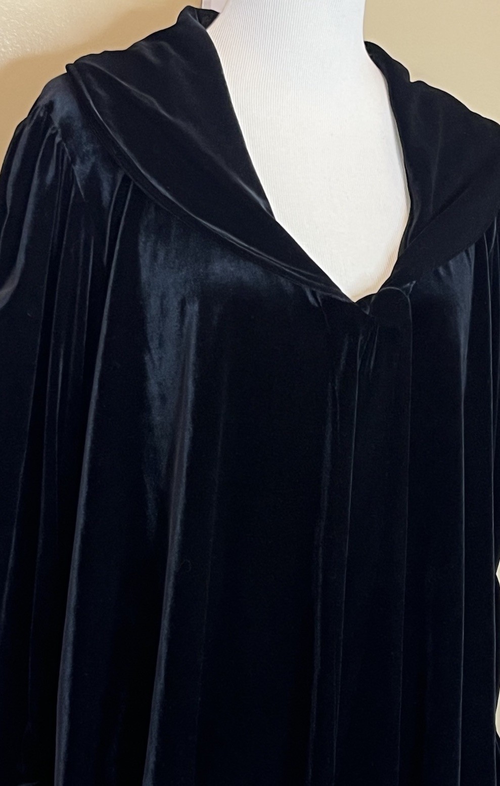 Vtg 90s Black Velvet Cape Jacket Cinched Sleeve Sz L Button Stretch Goth Evening