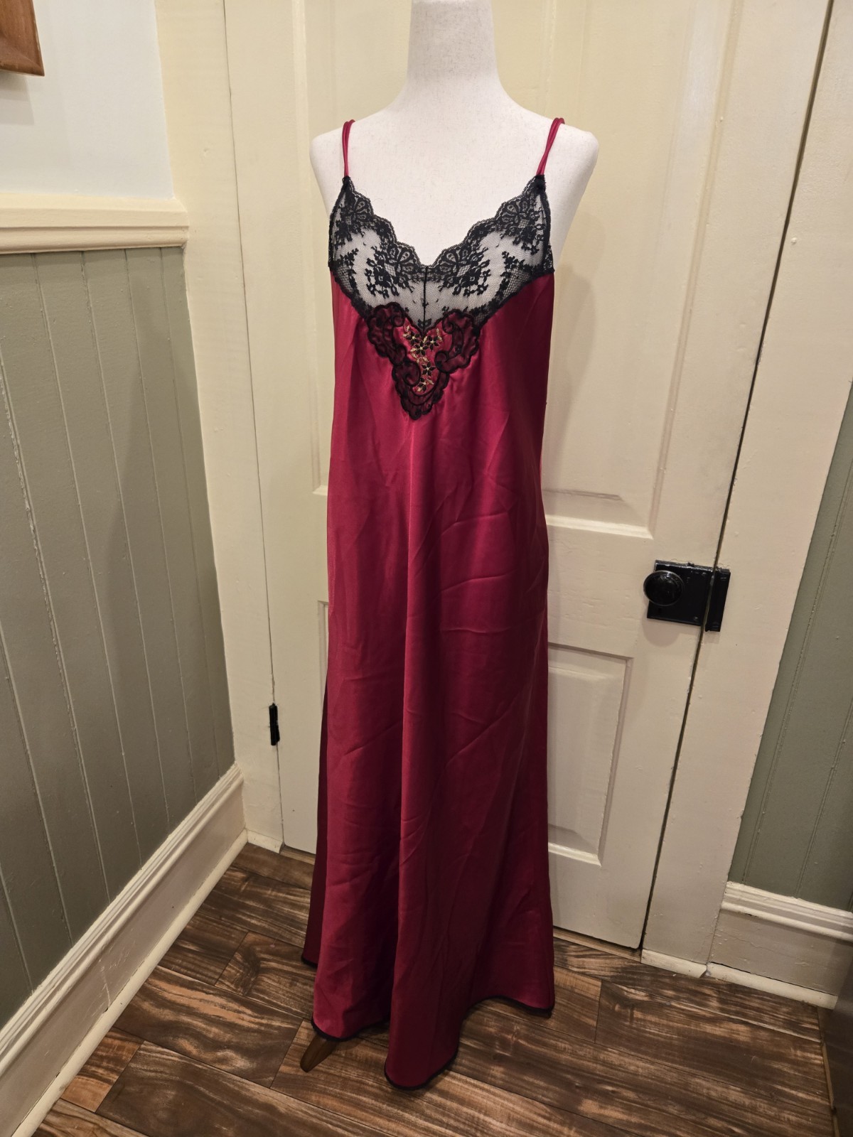 Sz Lg VTG VANITY FAIR Red w Blk Lace Polyester Full-length Backless Lingerie EUC