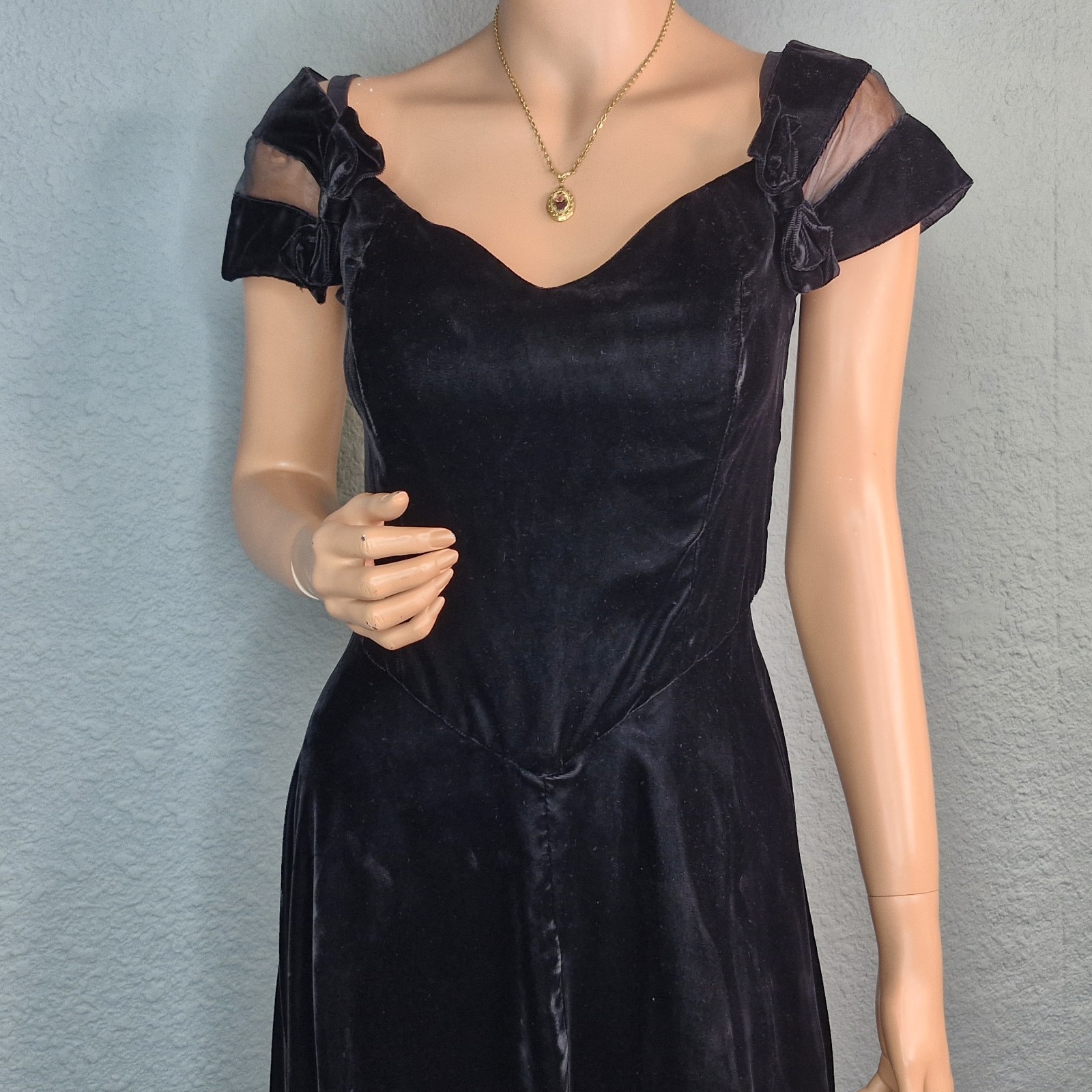 Vintage 90s Y2K Victoria’s Secret Moda Intl Black Velvet Gown Illusion 8/S