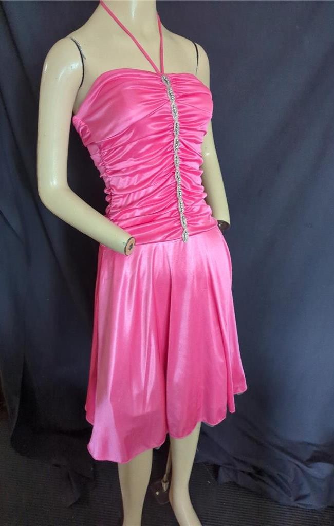 1990’s VINTAGE HOT PINK, FUSCHIA STRETCHY SHORT B.DARLIN PROM DRESS-30″ BUST-USA