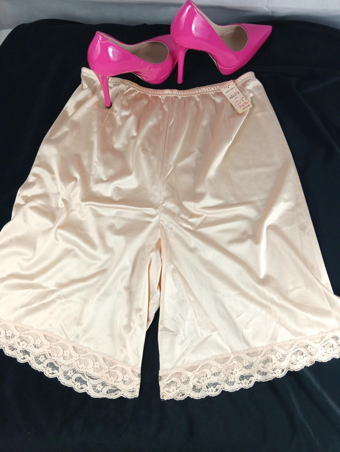 VTG SILKY ALL NYLON & LACE SISSY PETTIPANTS ABSOLUTELY GORGEOUS SILKY SMOOTH
