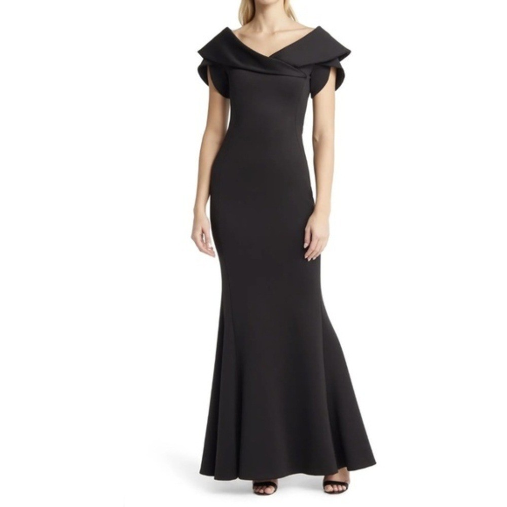 Black Halo. Fiori Black Stretch Gown.