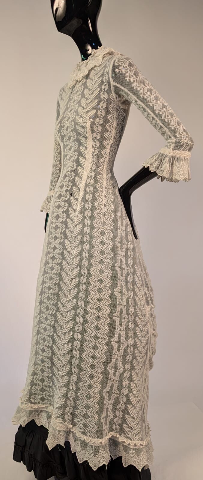 ANTIQUE VICTORIAN 19TH C PRINCESS STYLE LACE BUSTLE DRESS W RUFFLES