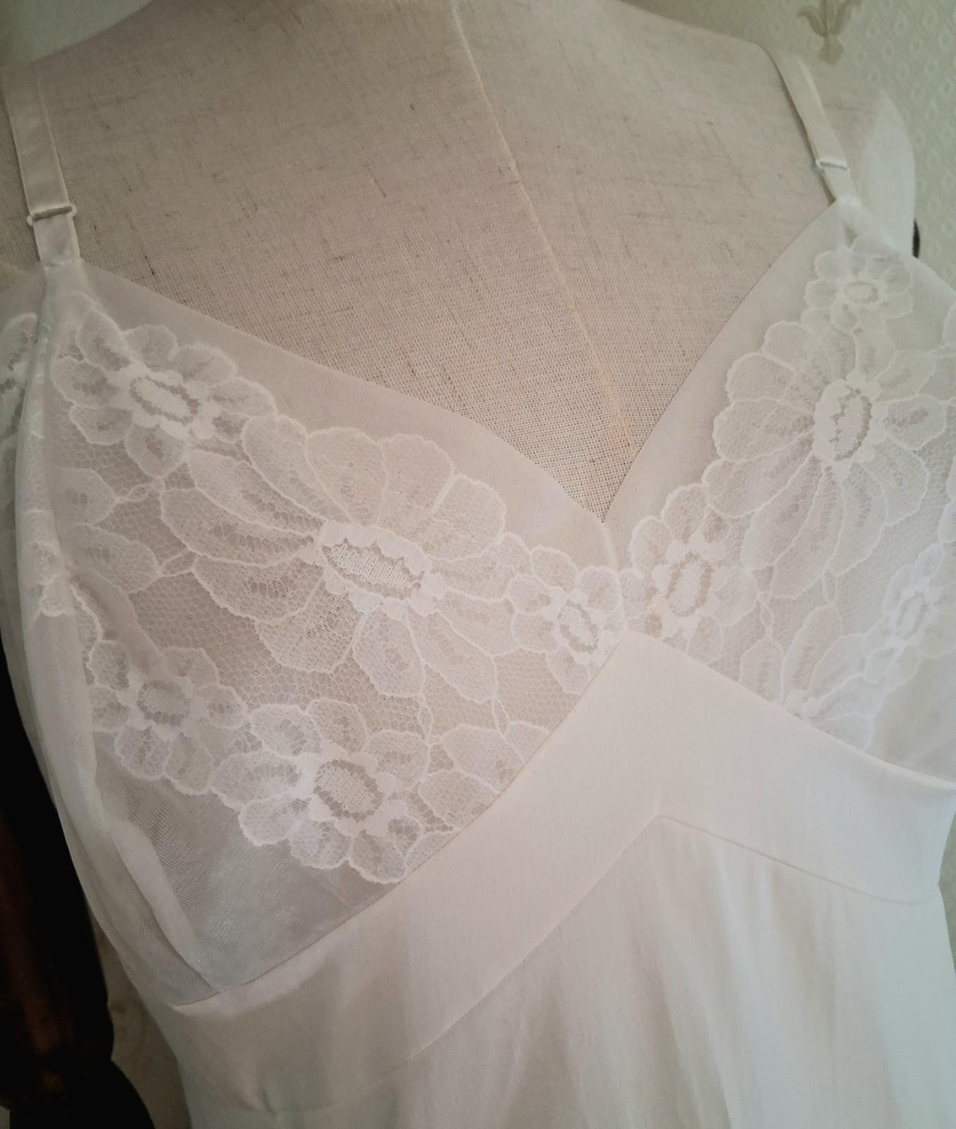 Vintage 1970s Vanity Fair White Lacy Romantic Cottagecore Coquette Slip Dress