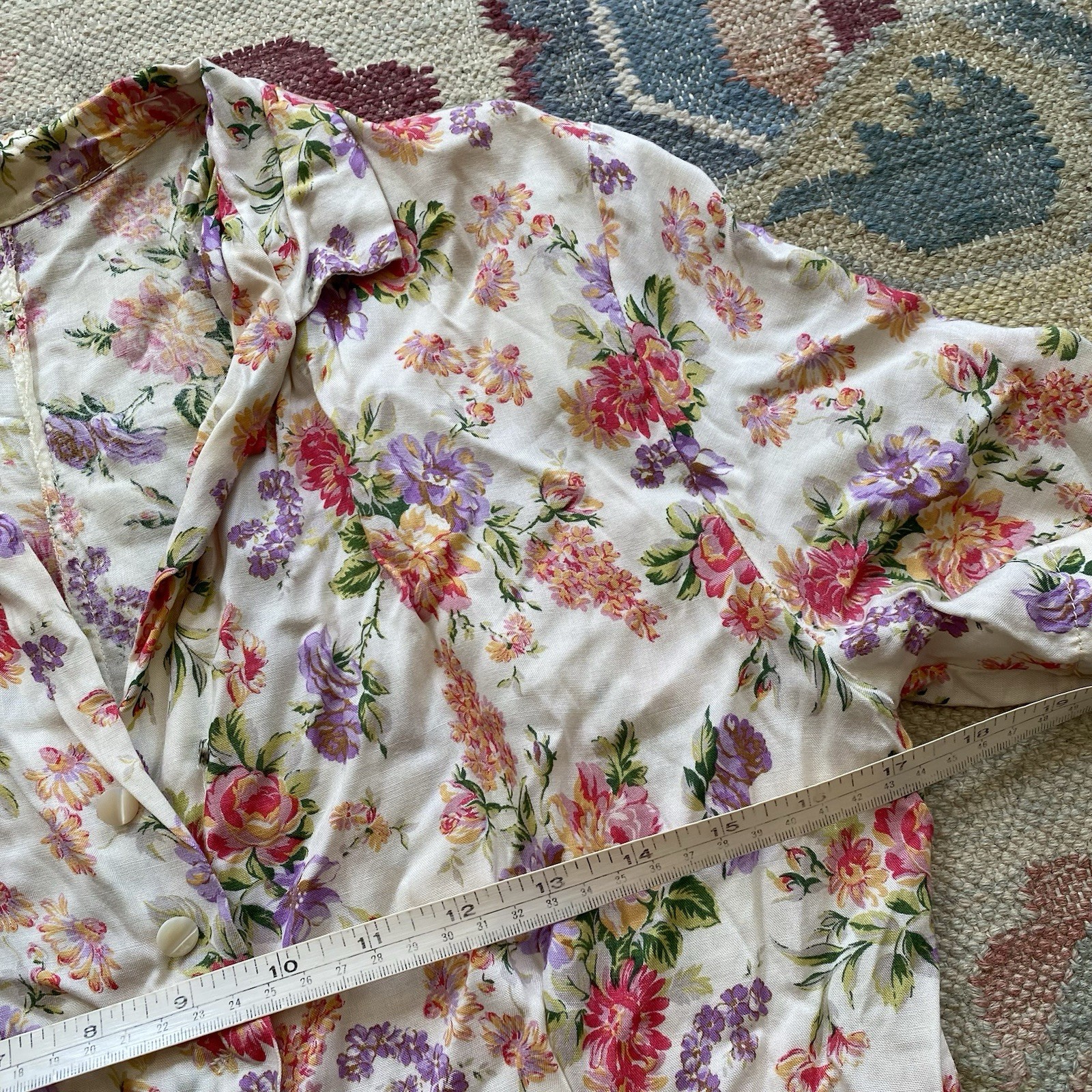 Vintage 60s Floral Rayon Blouse Medium Short Sleeve