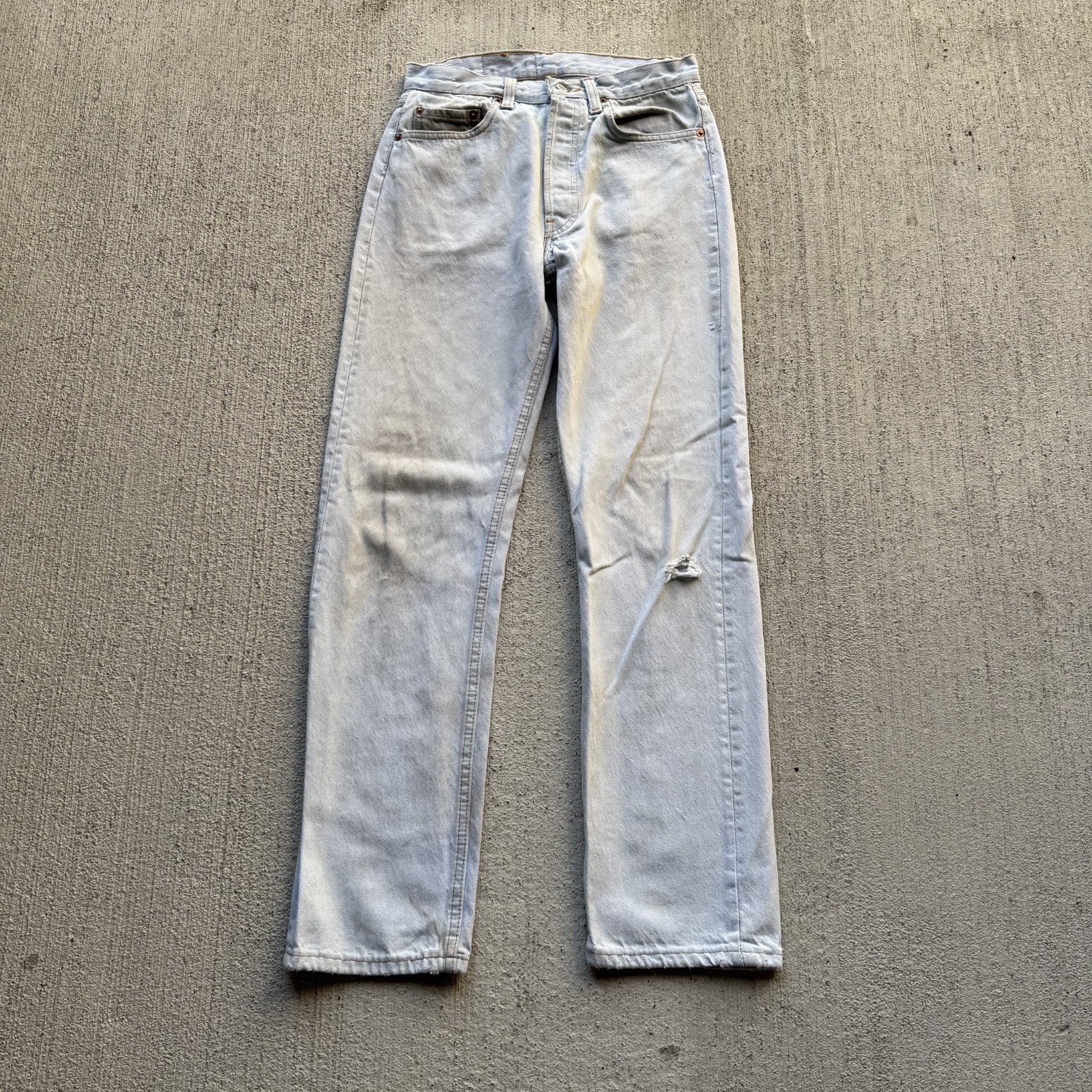 1980s/90s Distressed Light Wash Levi’s 501s Made in USA Jeans 26×29