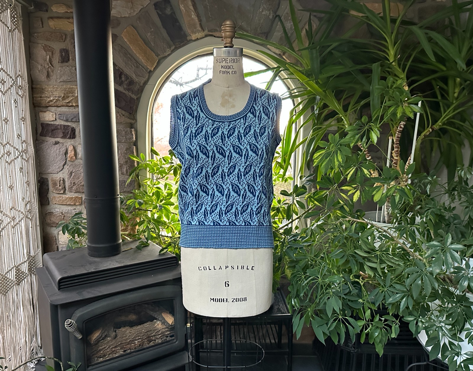 Vintage 1970s 2 Tone Blue Scoop Neck Sweater Knit Vest Sweater Bee Banff