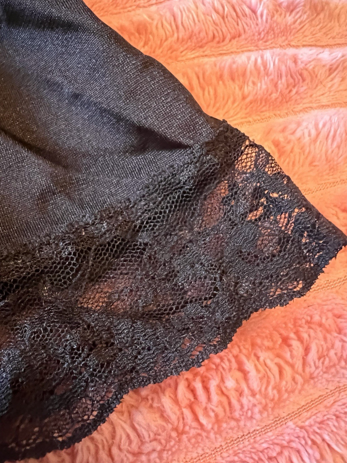 1980s VINTAGE BLACK NYLON & LACE MINI SKIRT HALF SLIP MAIDENFORM MED