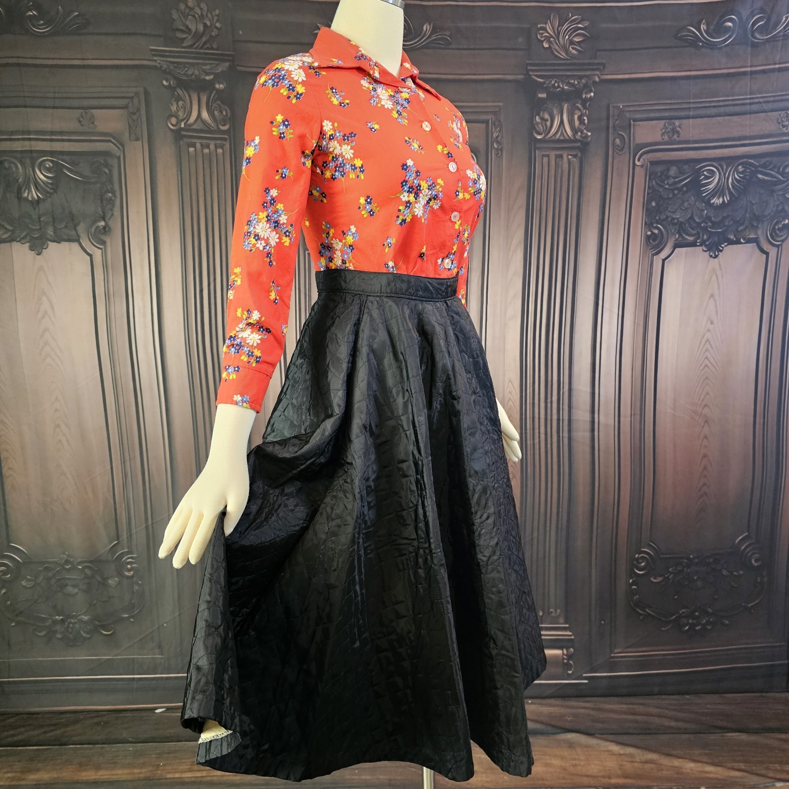 Vintage 1970s Blouse Top Shirt Red Floral Pointed Collar Half Sleeve Retro Pinup