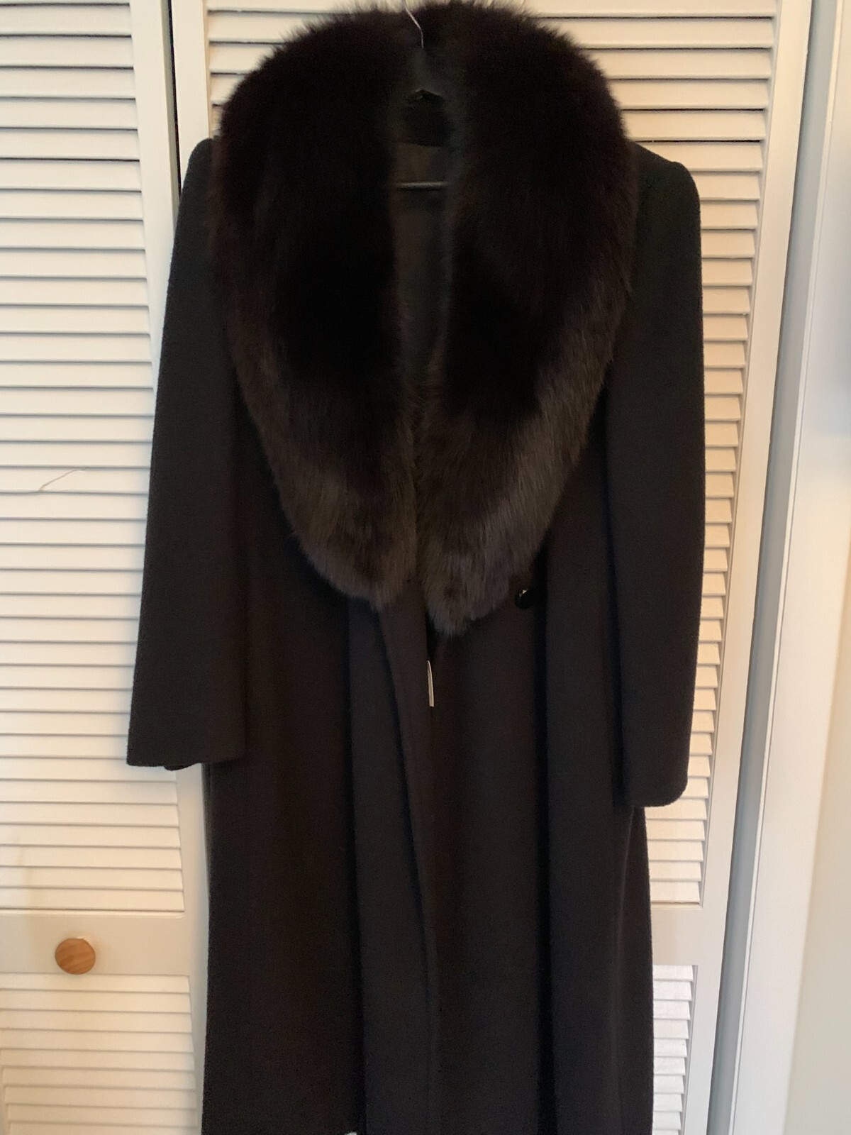 Vintage Cashmere Wool Full length coat with Fox Collar in excellent condition