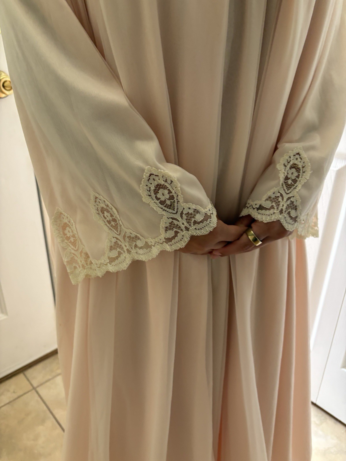 Vtg Pink Blush Evening Gown Lingerie Bridal Boutique Ivory rose Lace Detail
