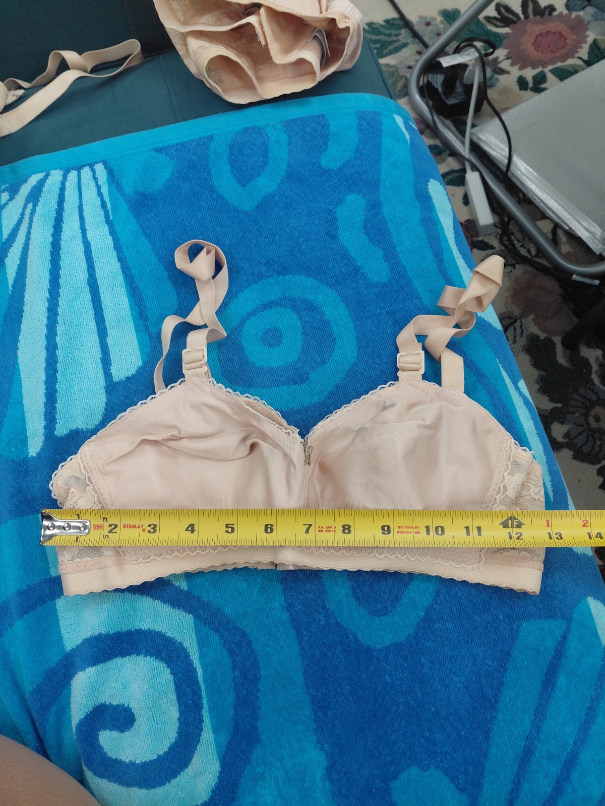 Vintage Lady Cameo Lingerie Bra Size 32CC