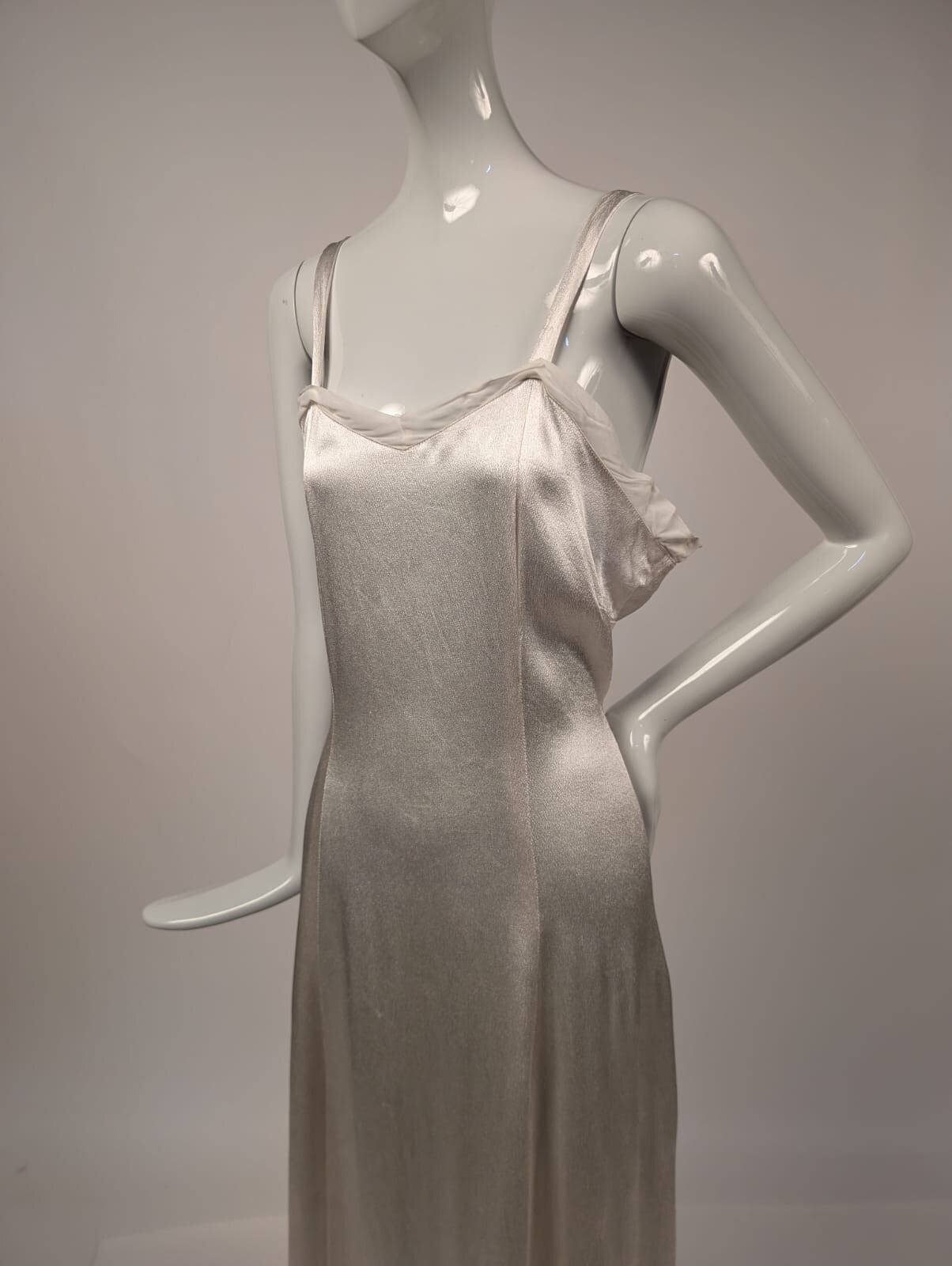 SEXY + SLINKY 1930’ SHINING WHITE SATIN LONG DRESS