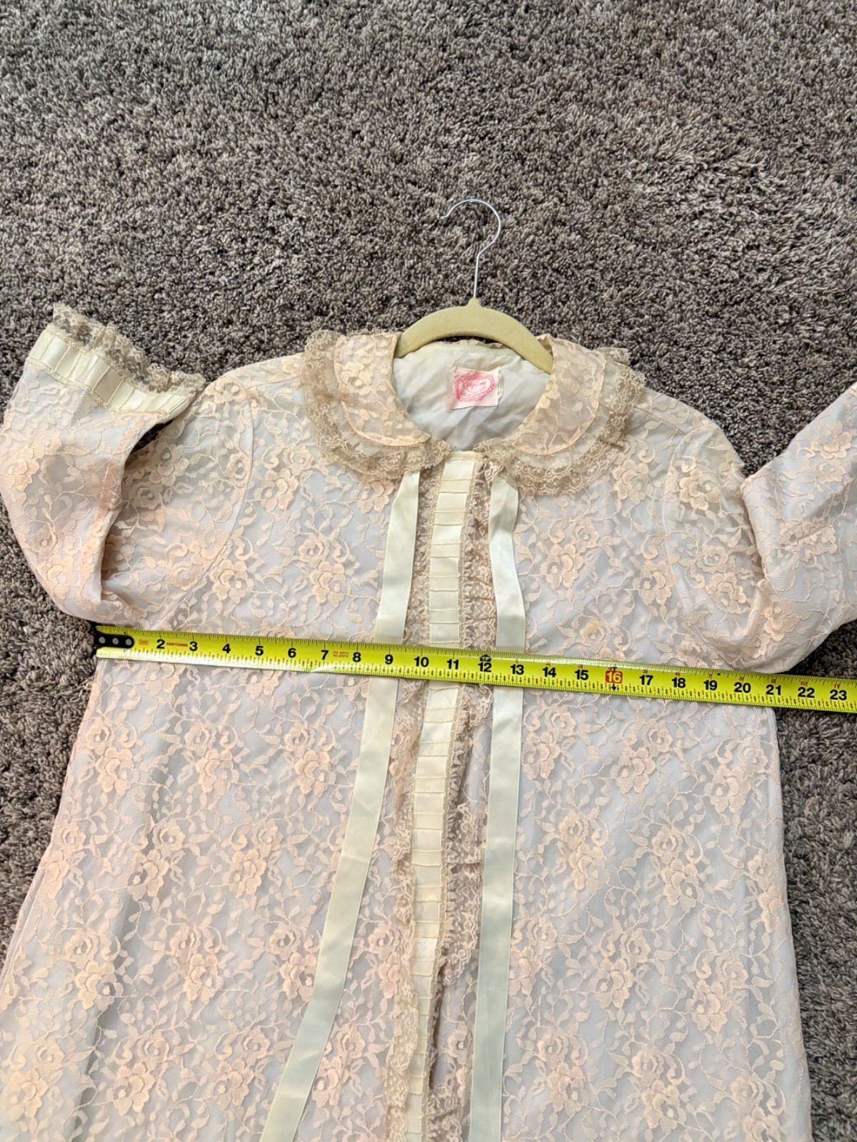 Keyloun Dressing Gown, Old Hollywood Robe, 50’s to 60’s Vintage Lace Robe Medium