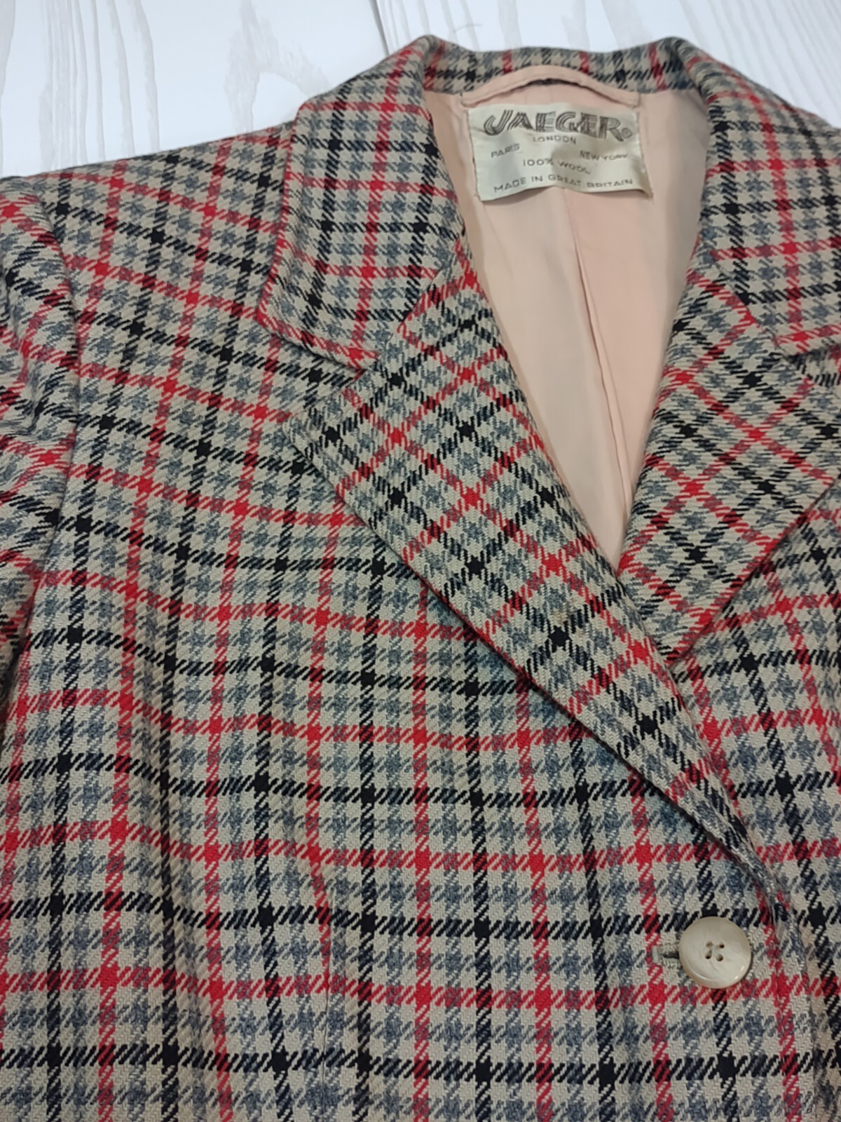Vtg Jeager Blazer Size 10, 100% Wool, Exterior Colors Cream, Gray, Red, & Black