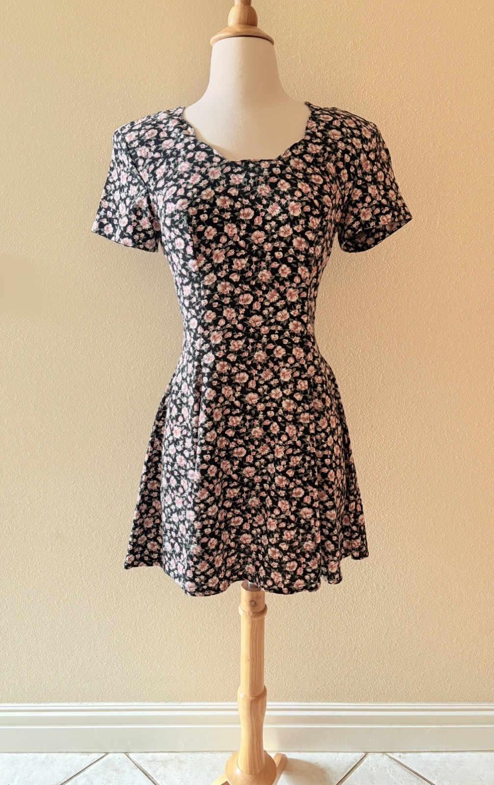 90s vintage floral black pink Tie Waist Mini Dress rayon Sz 5