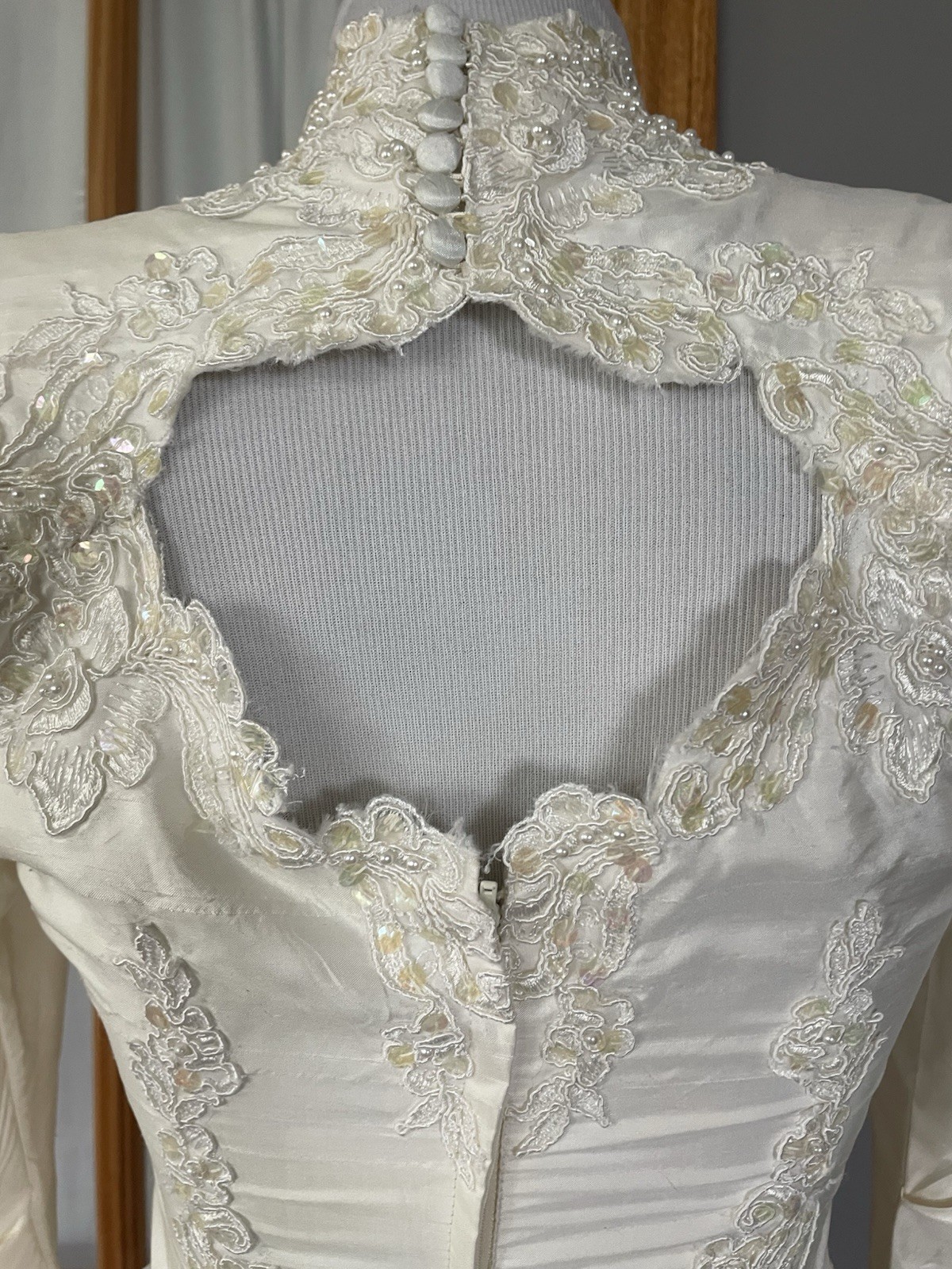 Vtg 80s Embellished Wedding Gown Sz 6 Ivory Floral Embroidery Removable Train