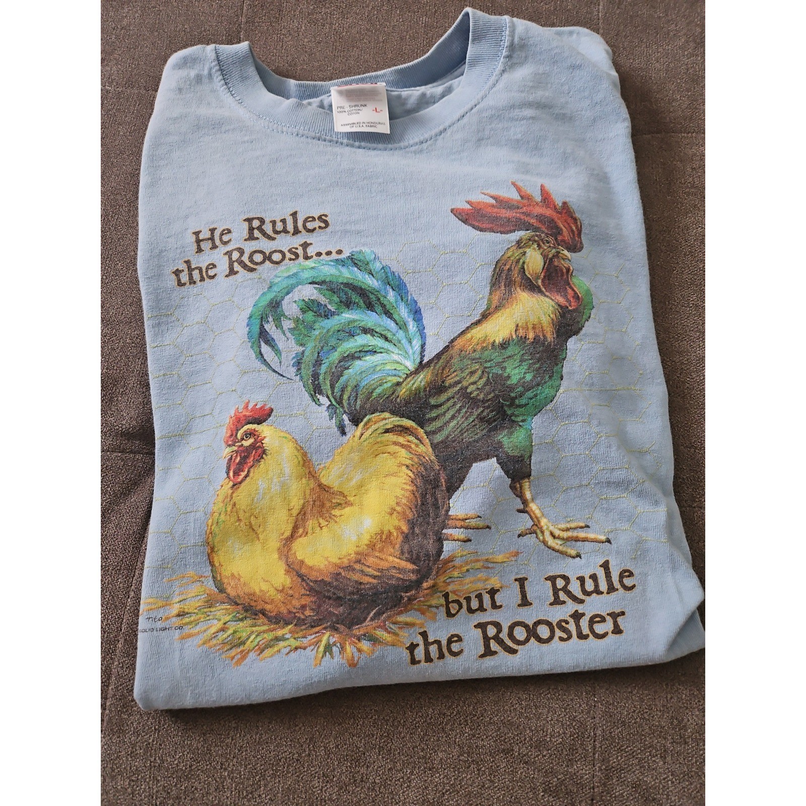 Vintage Anvil Rooster T-Shirt Light Blue Graphic Tee „He Rules the Roost” Large