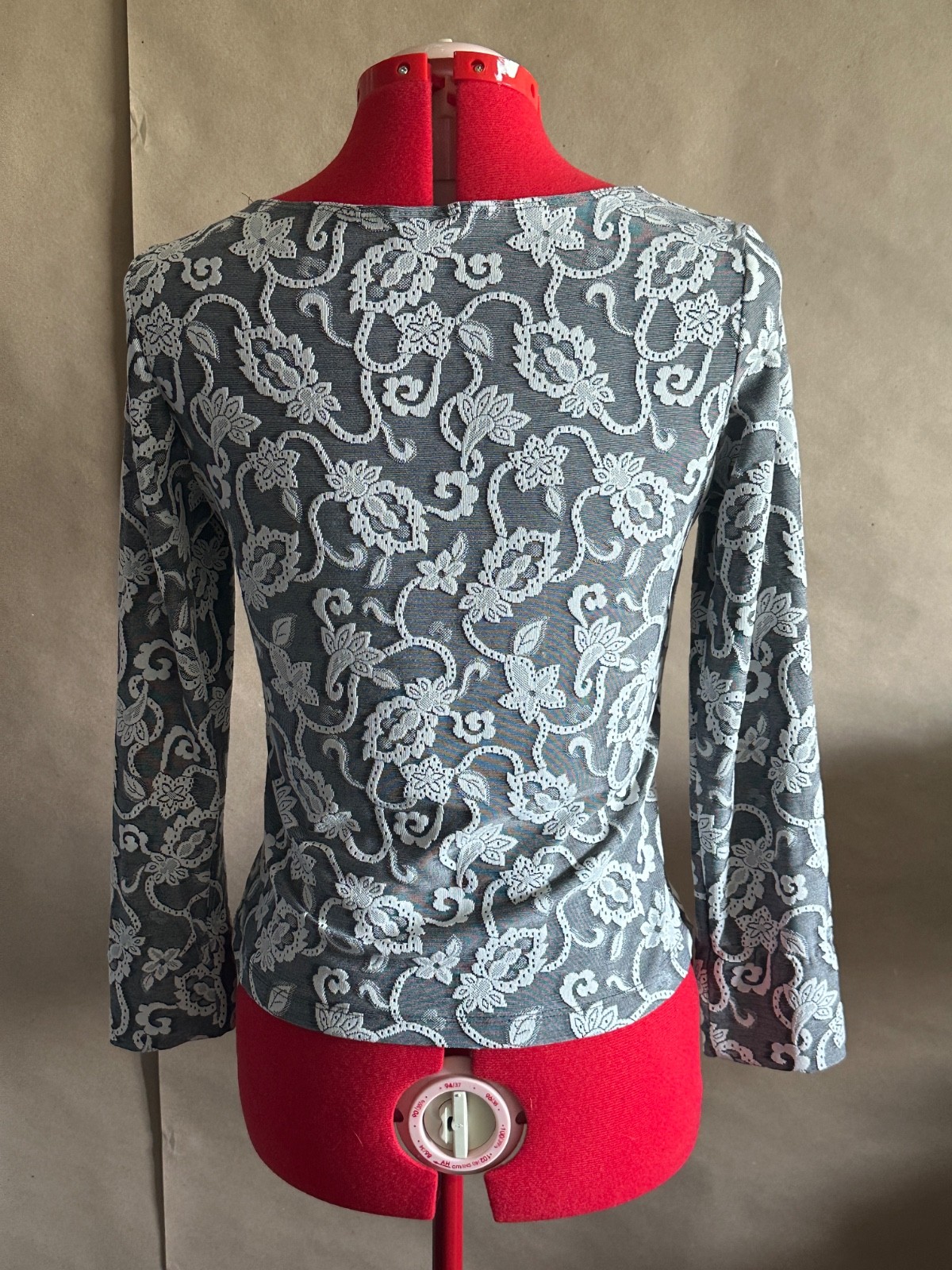 VINTAGE 1990s Rave City Y2K Gray & White Woven Lace Slinky Floral Grunge Blouse