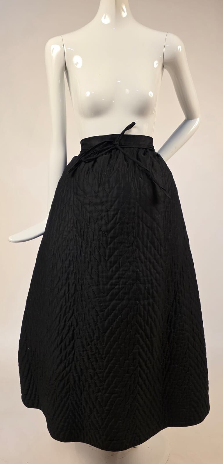 VICTORIAN 19TH C HAND QUILTED POLISHED COTTON PETTICOAT