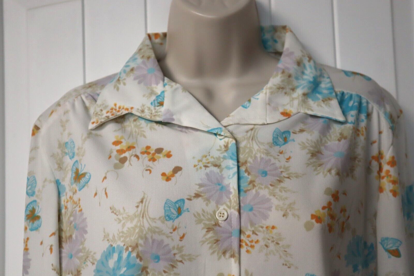 Vintage 1970s ECCOBAY long sleeve floral button up blouse size 13-14 (USA)
