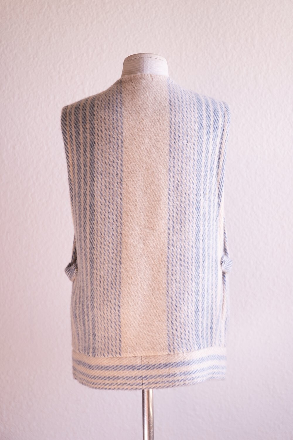 Women’s 70’s Ken of Denmark Vintage Blue and Cream Wool Vest Size 46 L
