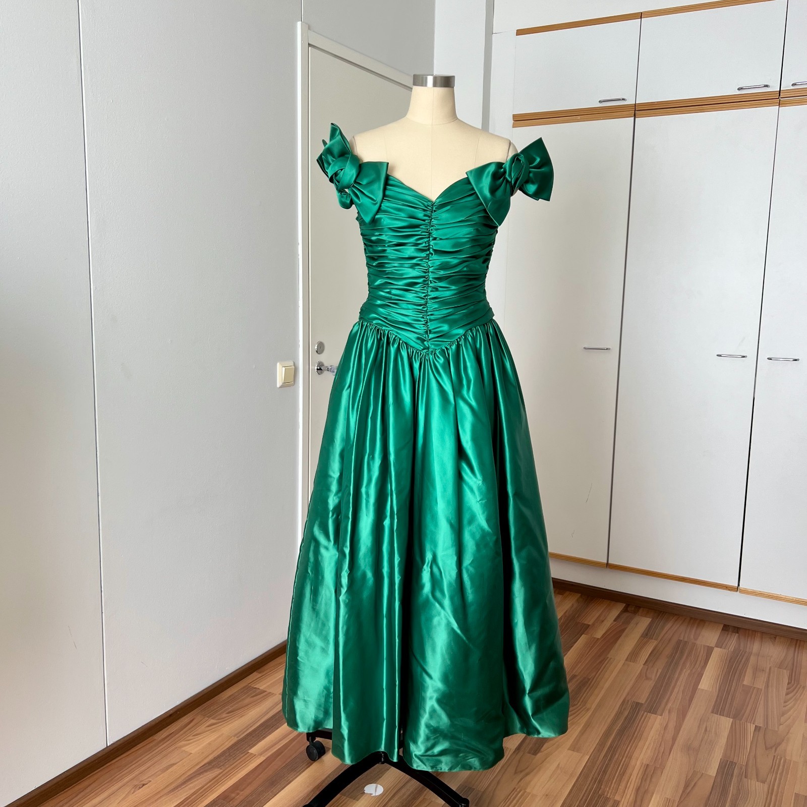 1980s JOHN CHARLES Green Off Shoulder Prom Gown Romantic Party Evening Dress