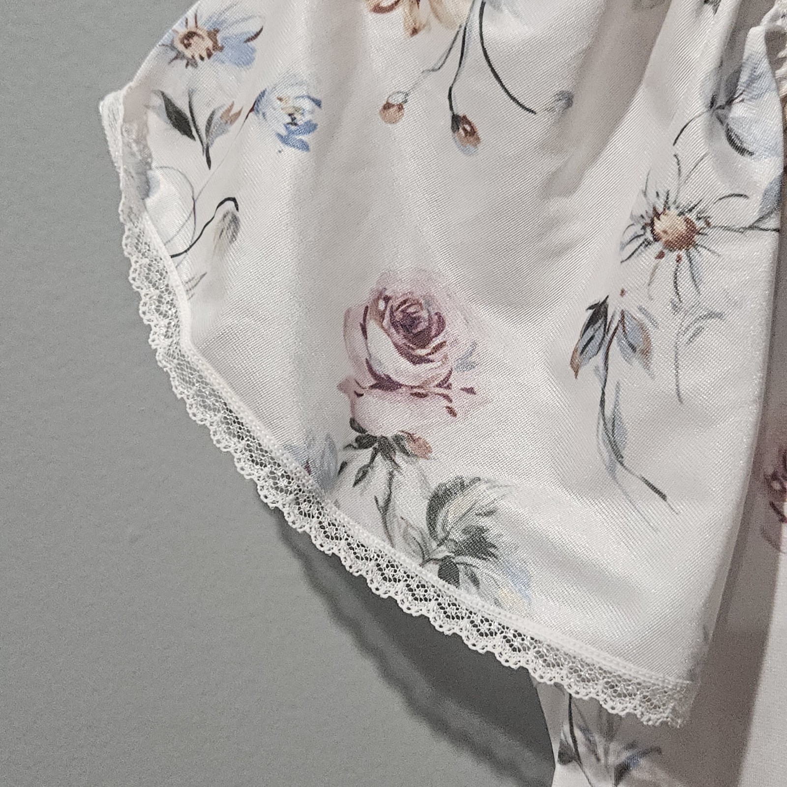 VTG USA VANITY FAIR LACY NIGHT GOWN NYLON FLOWER WHITE PURPLE BLUE ROMANTIC SOFT