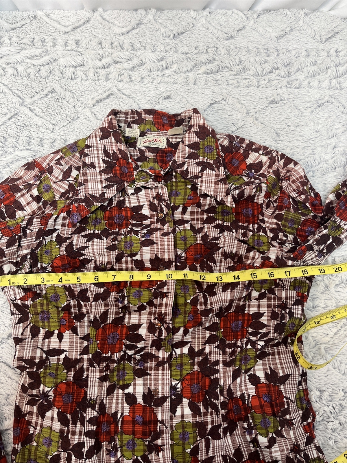 Vintage Tem-Tex Western Floral 70’s Blouse With Pearl Snaps Medium