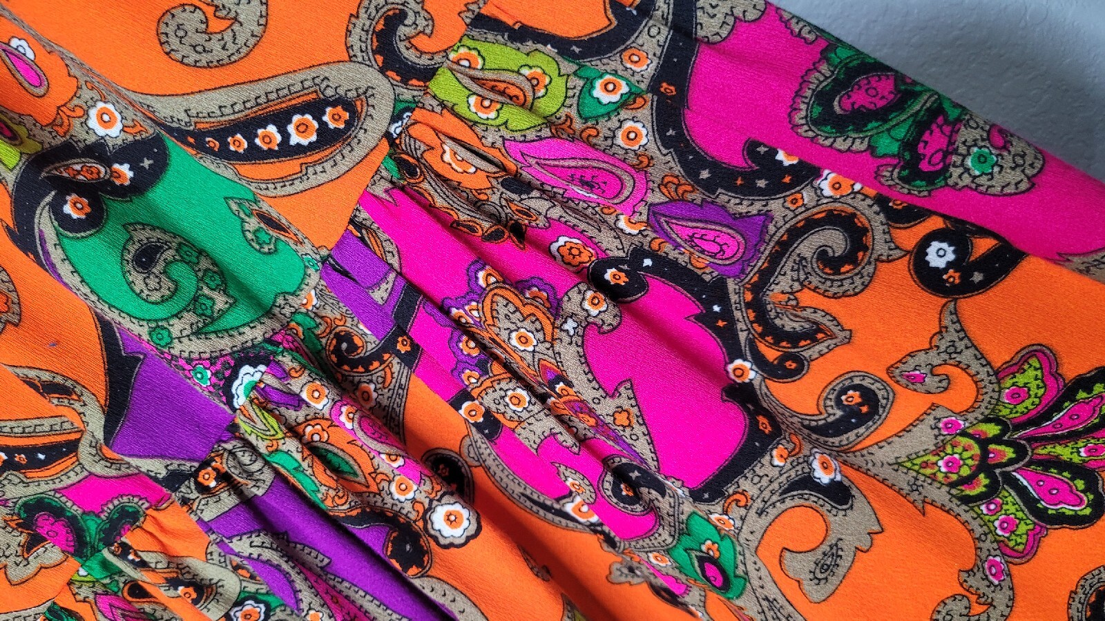 Vintage 1970s Paisley Skirt Women’s Large Neon Boho Hippie Festival Knee Length