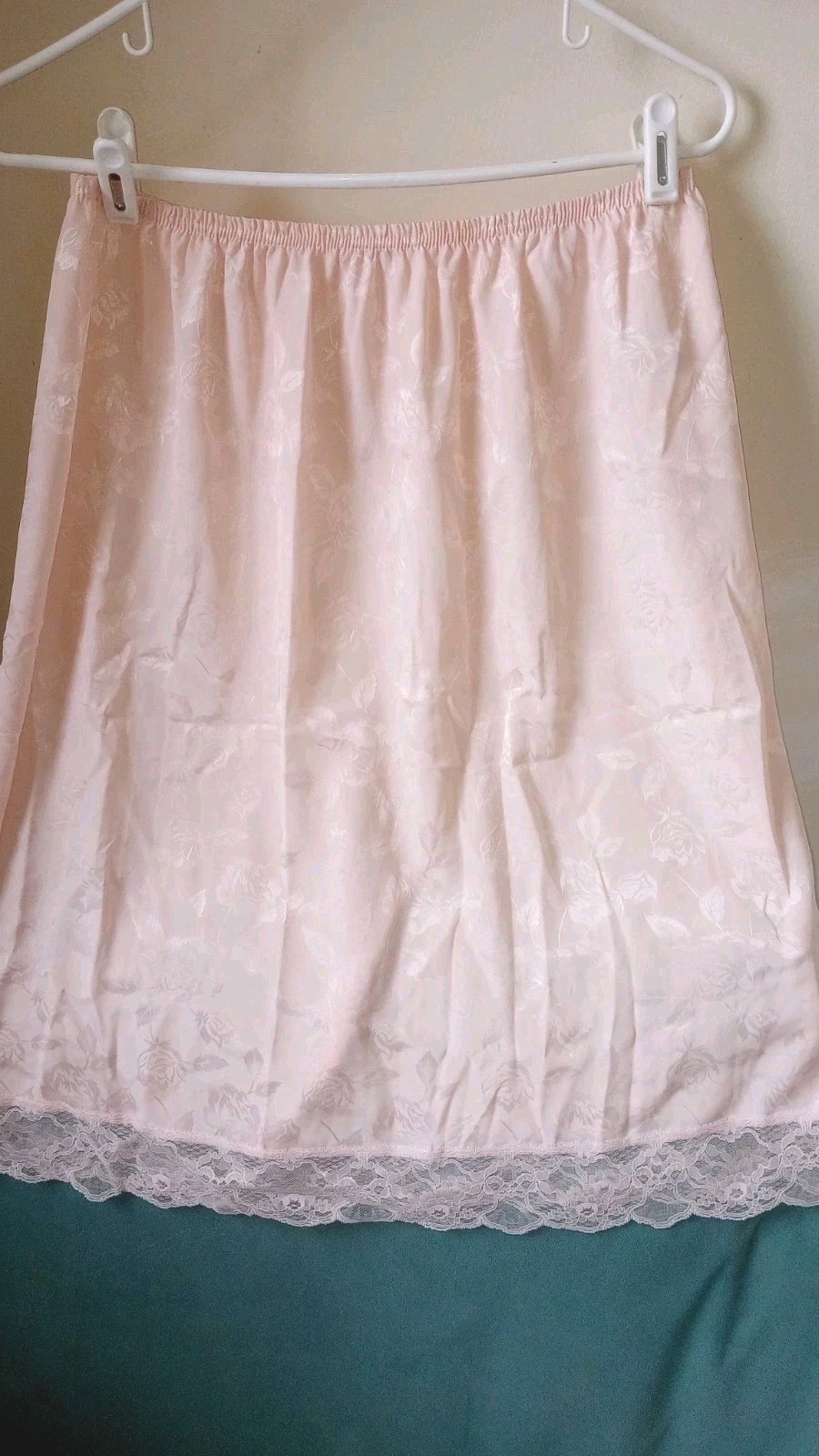 Vtg Applause JC Penney Pale Pink Satin Embossed Nylon 1/2 slip Sz L lace Rare