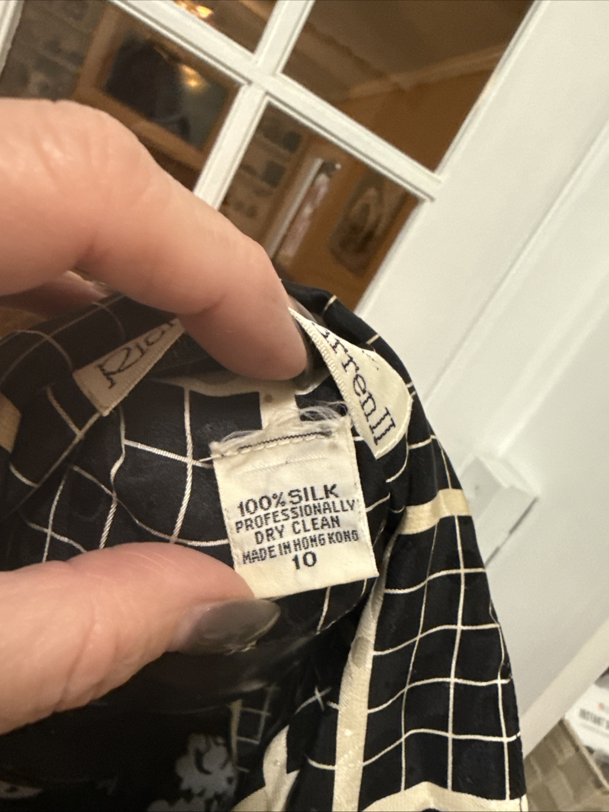 VTG 80″s Constance Saunders for Richard Warren 100 % Silk Black & cream top 10