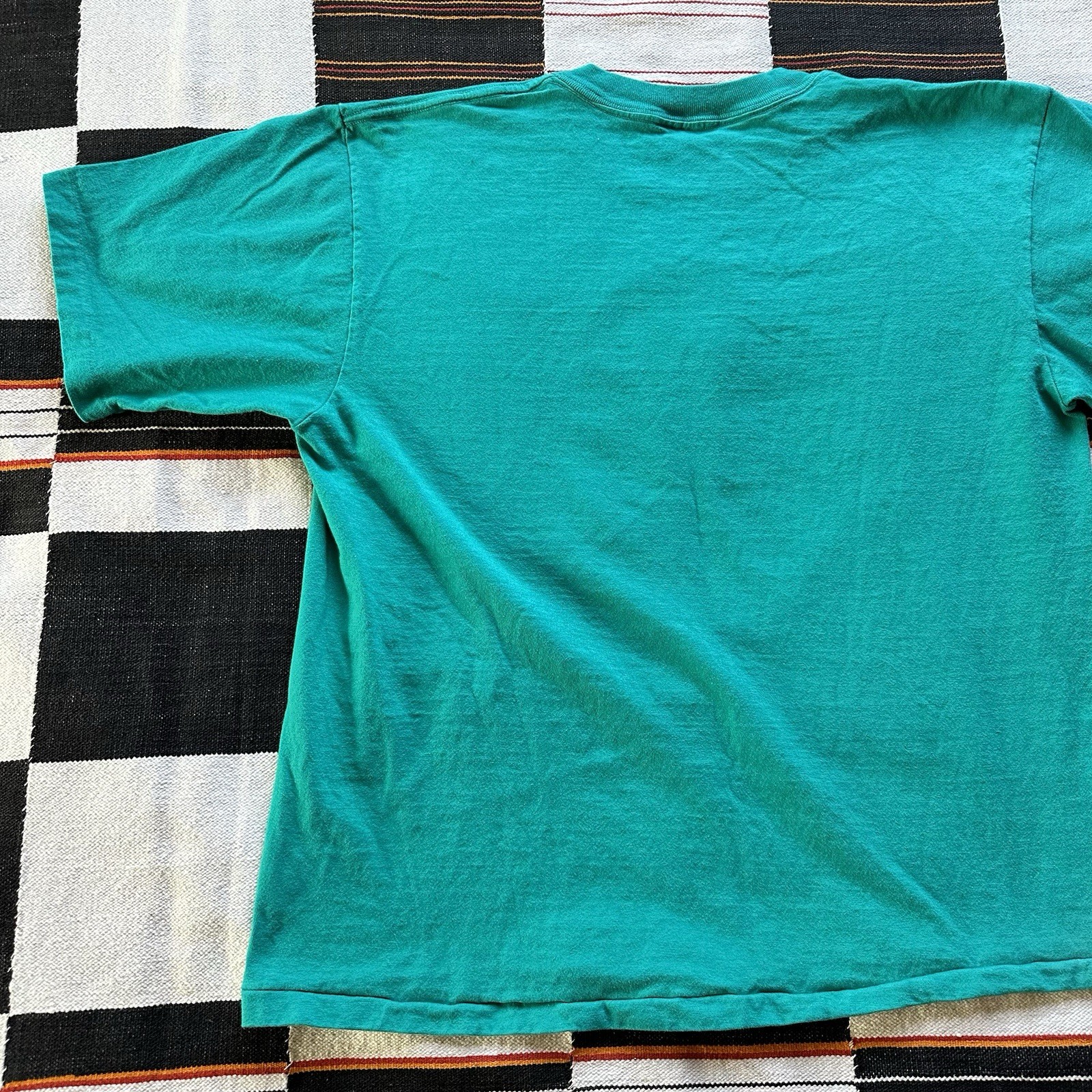Vintage 80’s Philip Lockard Southwest Pueblo Indian Art Design. Single Stitch. L