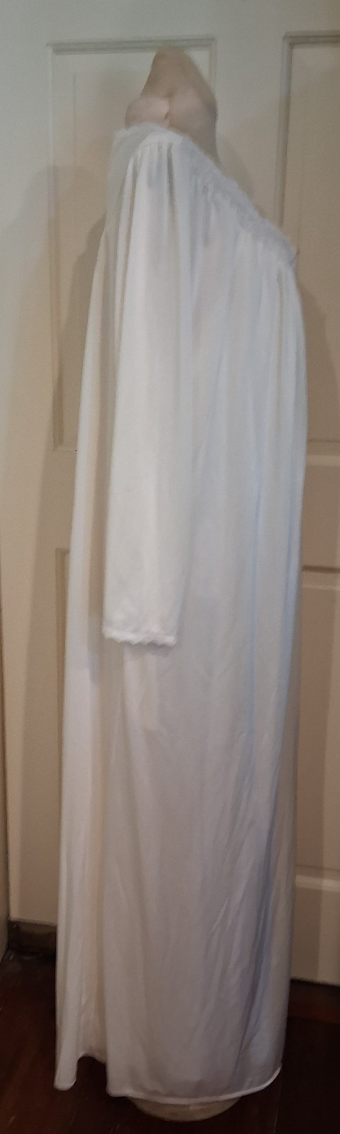 Shadowline Vintage Light Cream ivory Color Nylon Nightgown & Robe Set Size M