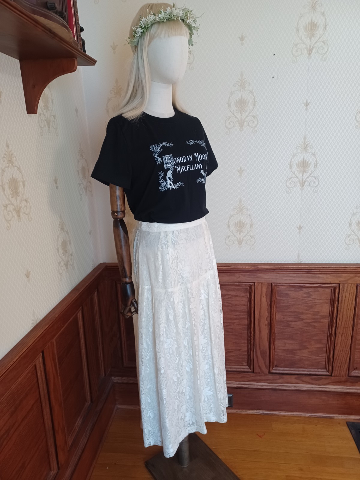 Vintage 1980s Marie St. Claire White Iridescent Lace Romantic Cottagecore Skirt