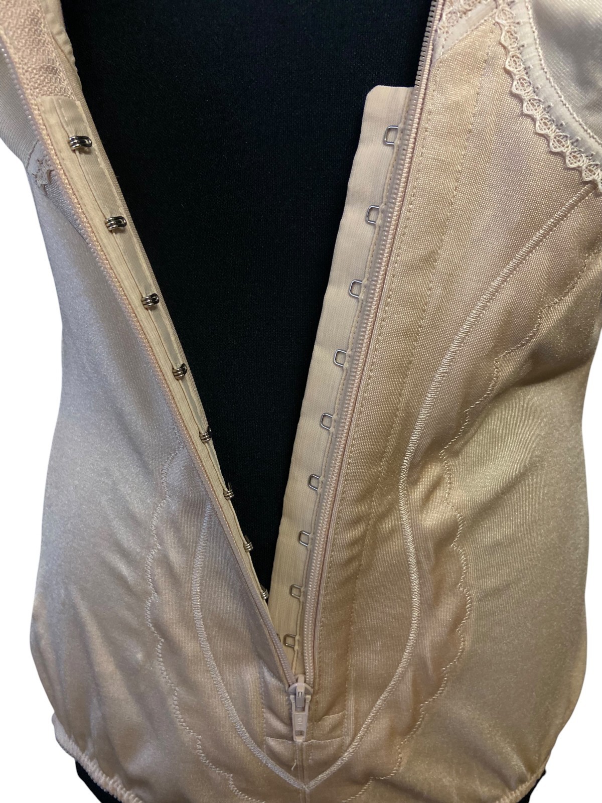 Women’s 70’s Vintage shapewear by Triumph | One piece in skin tone | Size EU 80D