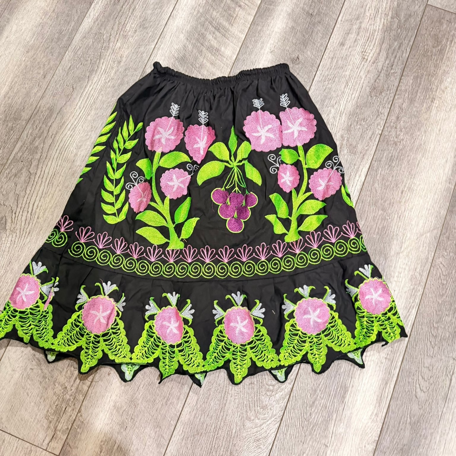 Vintage Embroidered Floral Folk Art Skirt Black Pink Green Elastic Waist