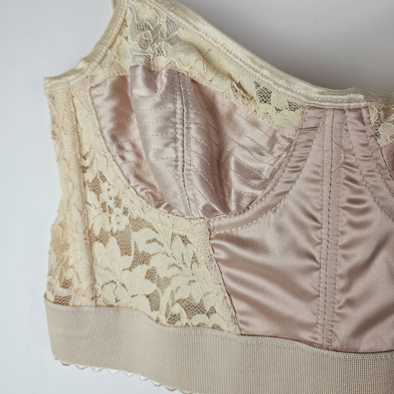 Vintage Pinup Boudoir Longline Bra 32B Beige Lace Bustier Satin Festival